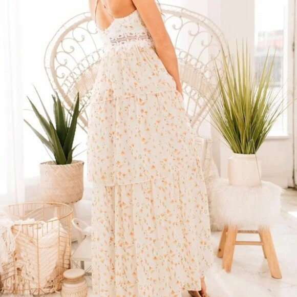 Aakaa Tiered Floral Maxi Dress - Picture 4 of 13